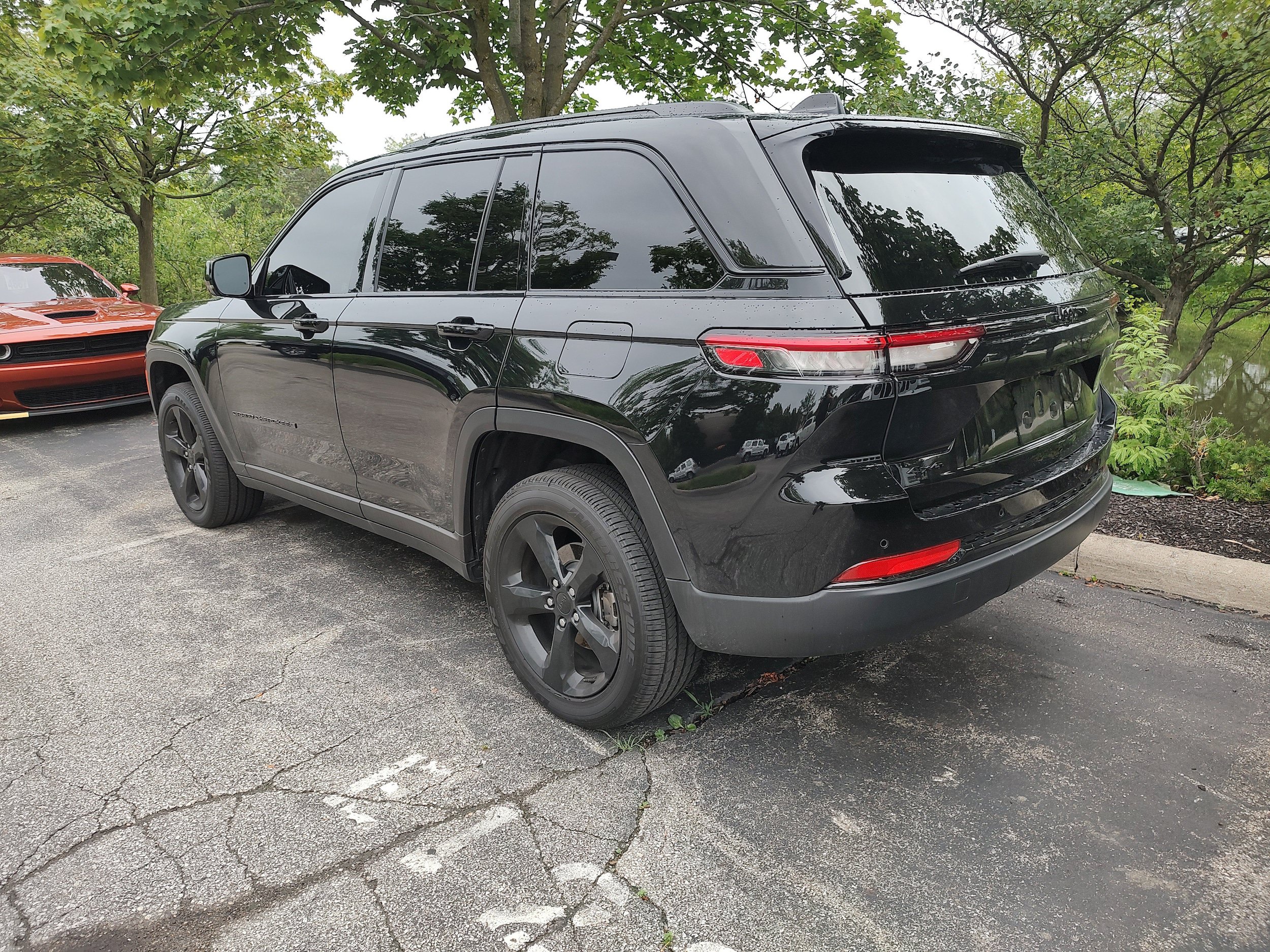 Certified 2025 Jeep Grand Cherokee Altitude AWD/4WD image 2