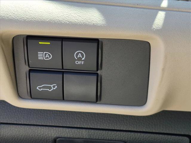 Used 2024 Toyota Highlander XLE FWD image 11