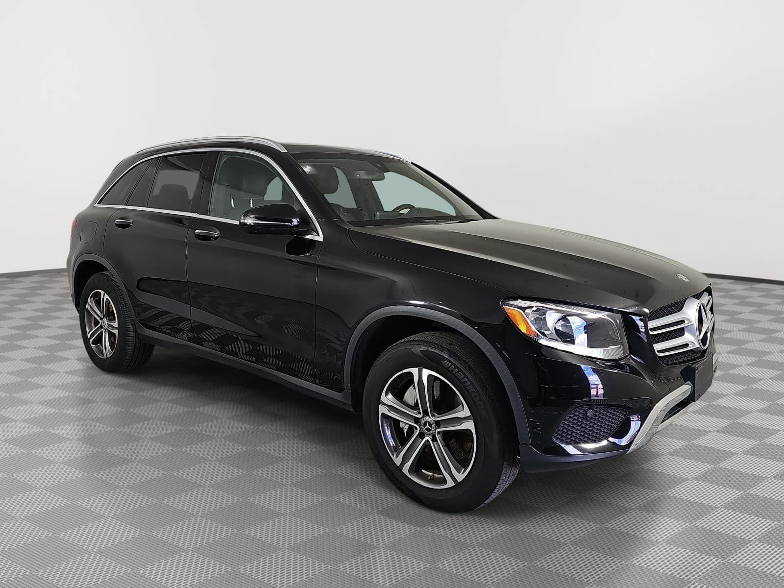 Used 2017 Mercedes-Benz GLC 300 4MATIC image 2