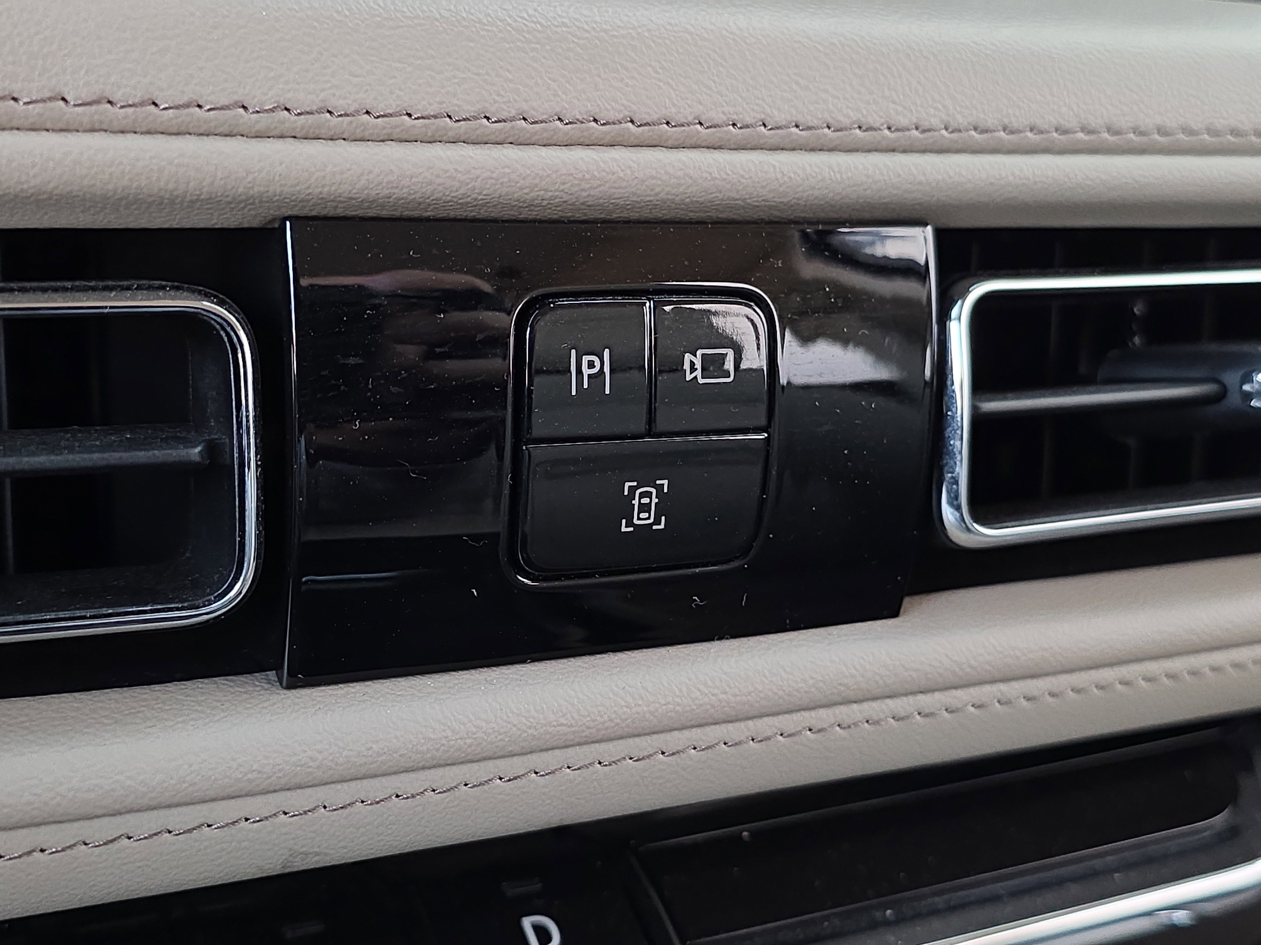 Used 2023 Lincoln Aviator 2WD w/ Elements Package image 24