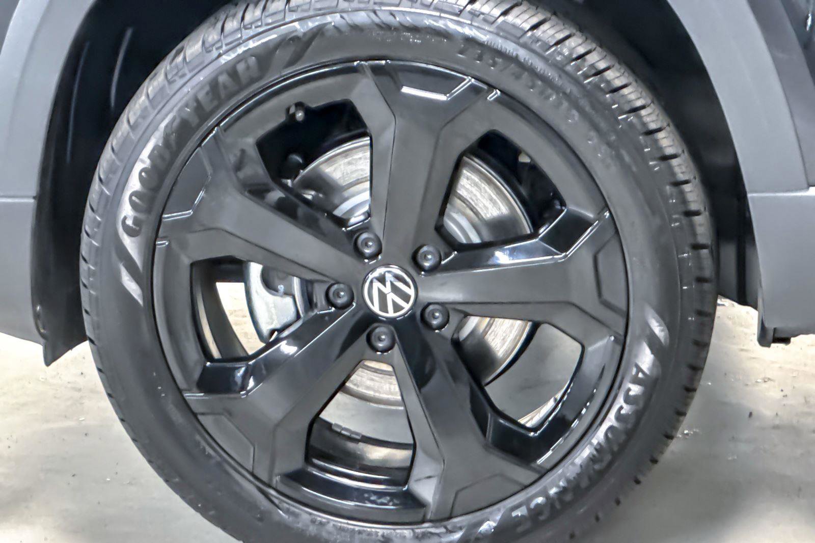 New 2025 Volkswagen Taos SEL image 24