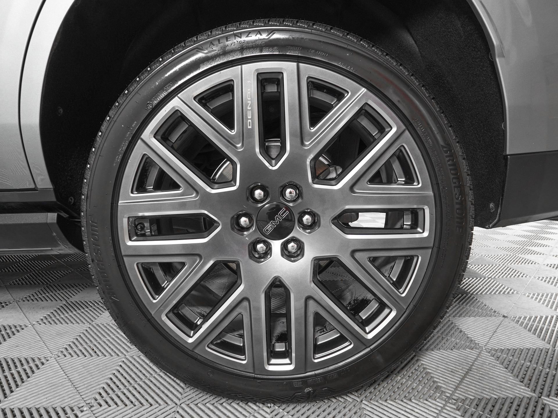 Used 2025 GMC Yukon Denali Ultimate w/ LPO, Floor Liner Package AWD/4WD image 33