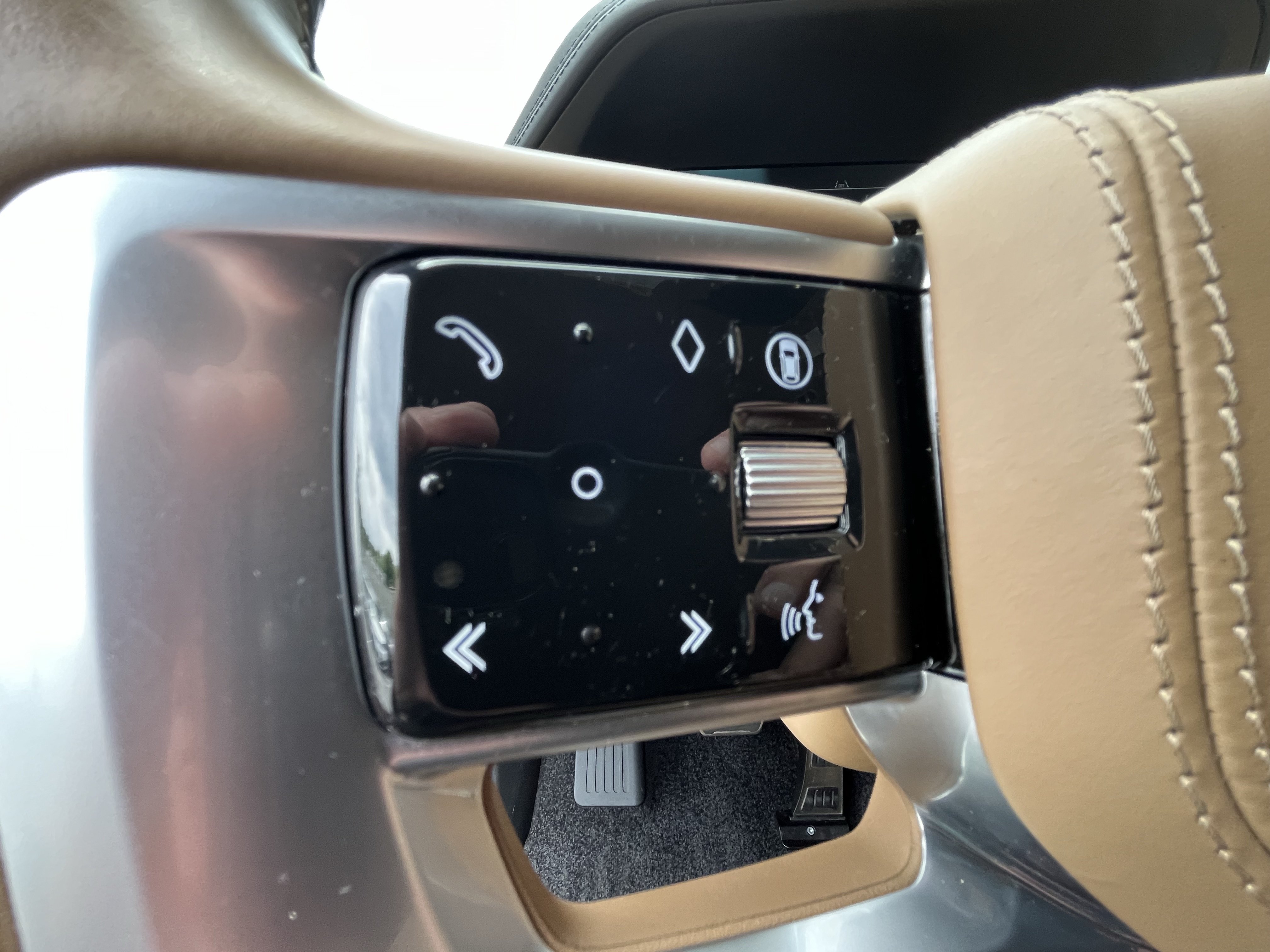 Certified 2024 Land Rover Range Rover SE AWD/4WD image 17