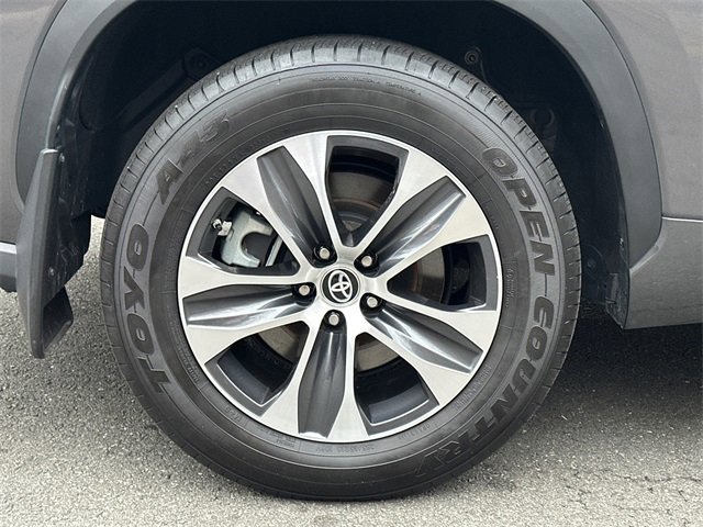 Certified 2024 Toyota Highlander XLE image 9