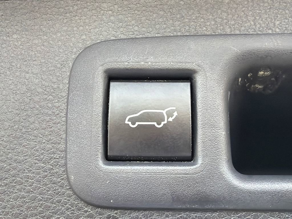 Used 2023 Toyota Highlander XLE image 19
