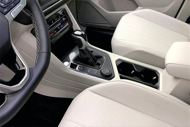 Used 2023 Volkswagen Tiguan SE w/ Panoramic Sunroof Package image 17