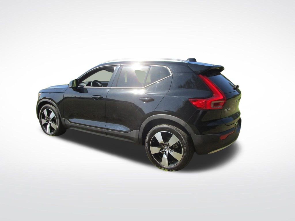 Used 2022 Volvo XC40 T5 Momentum AWD/4WD image 3