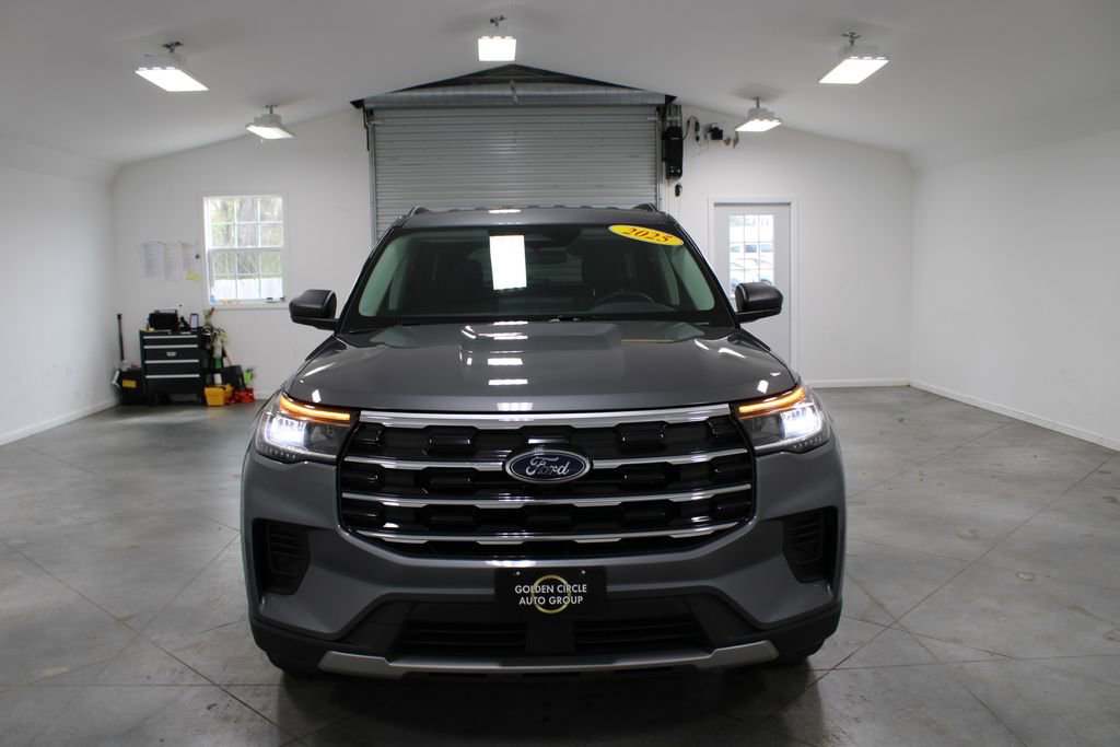 Used 2025 Ford Explorer Active image 3