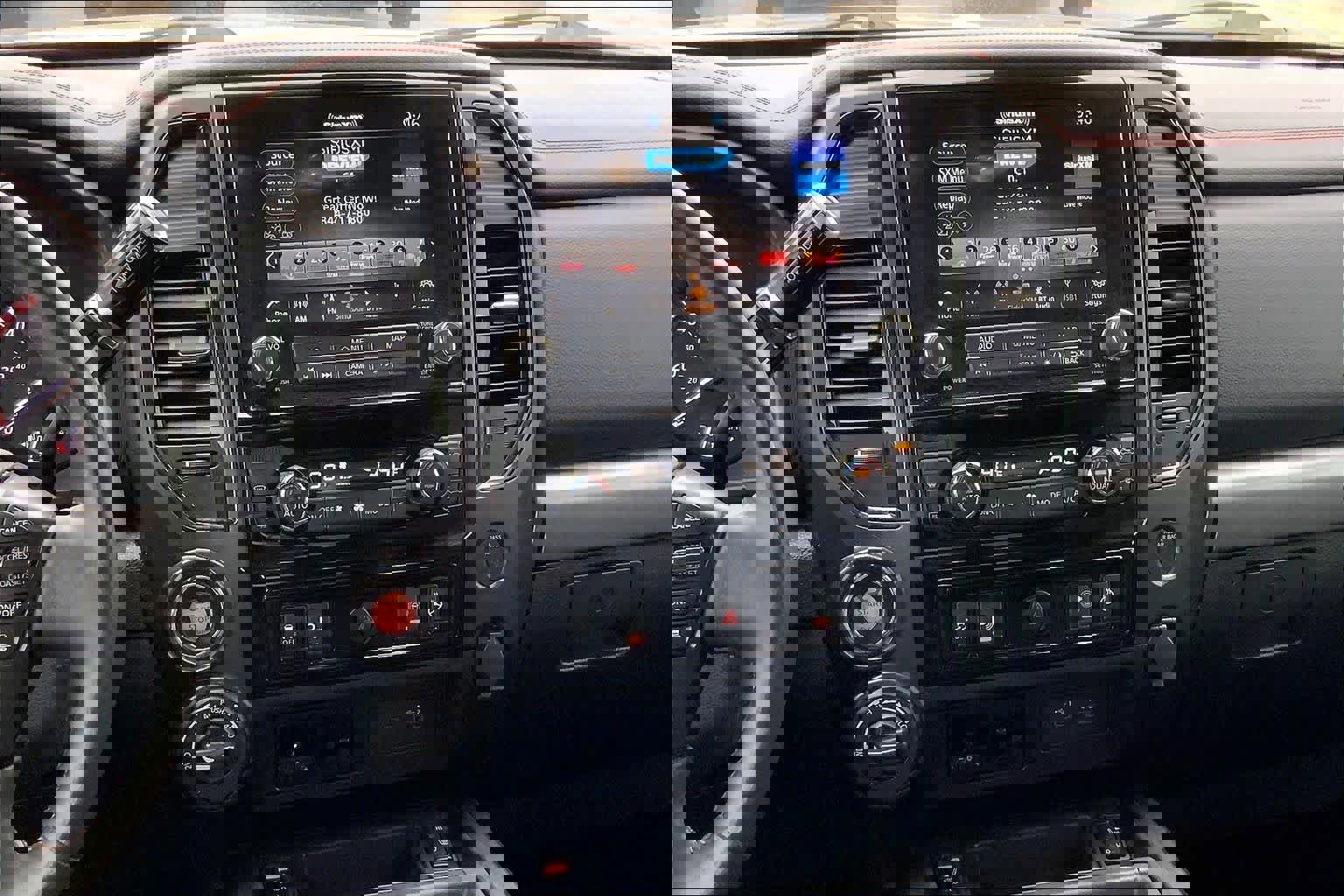 Used 2020 Nissan Titan PRO-4X w/ Pro-4x Convenience Package image 7