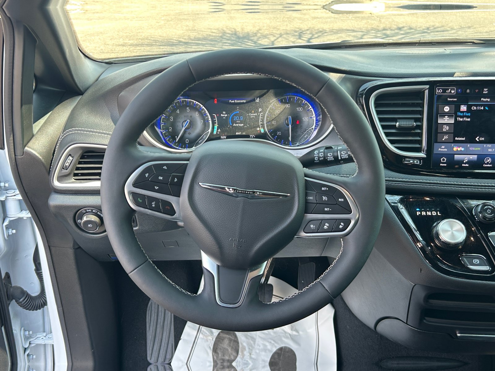 Used 2026 Chrysler Pacifica Select AWD/4WD image 9