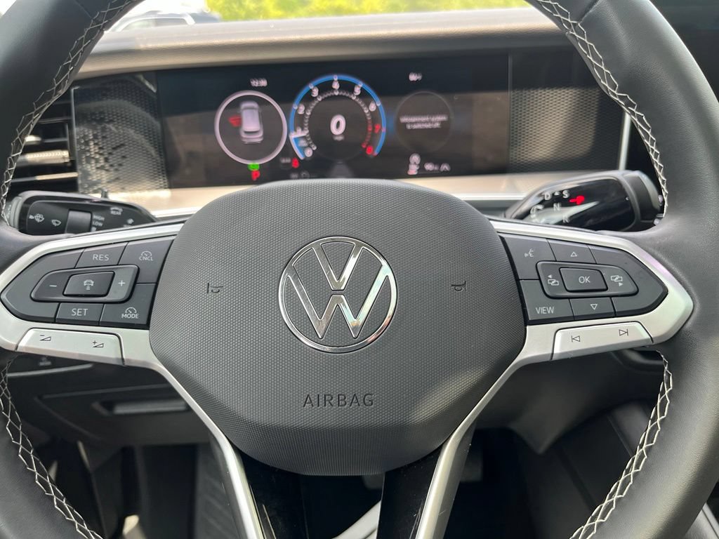 Certified 2025 Volkswagen Tiguan SE w/ Panoramic Sunroof Package AWD/4WD image 21