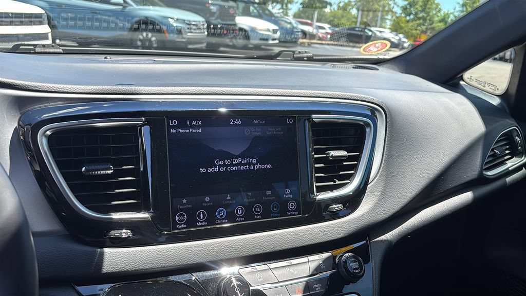Used 2018 Chrysler Pacifica Touring Plus FWD image 19