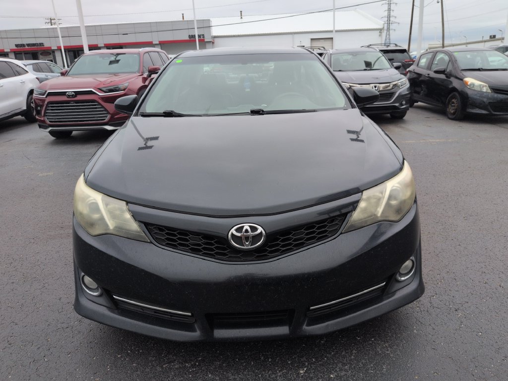 Used 2014 Toyota Camry SE w/ Moonroof Package FWD image 9