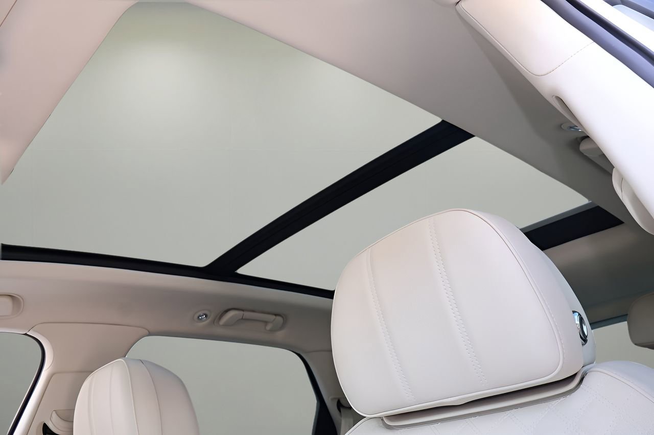 Used 2022 Bentley Bentayga AWD/4WD image 31