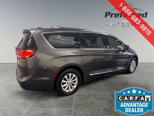 Used 2019 Chrysler Pacifica Touring-L image 18