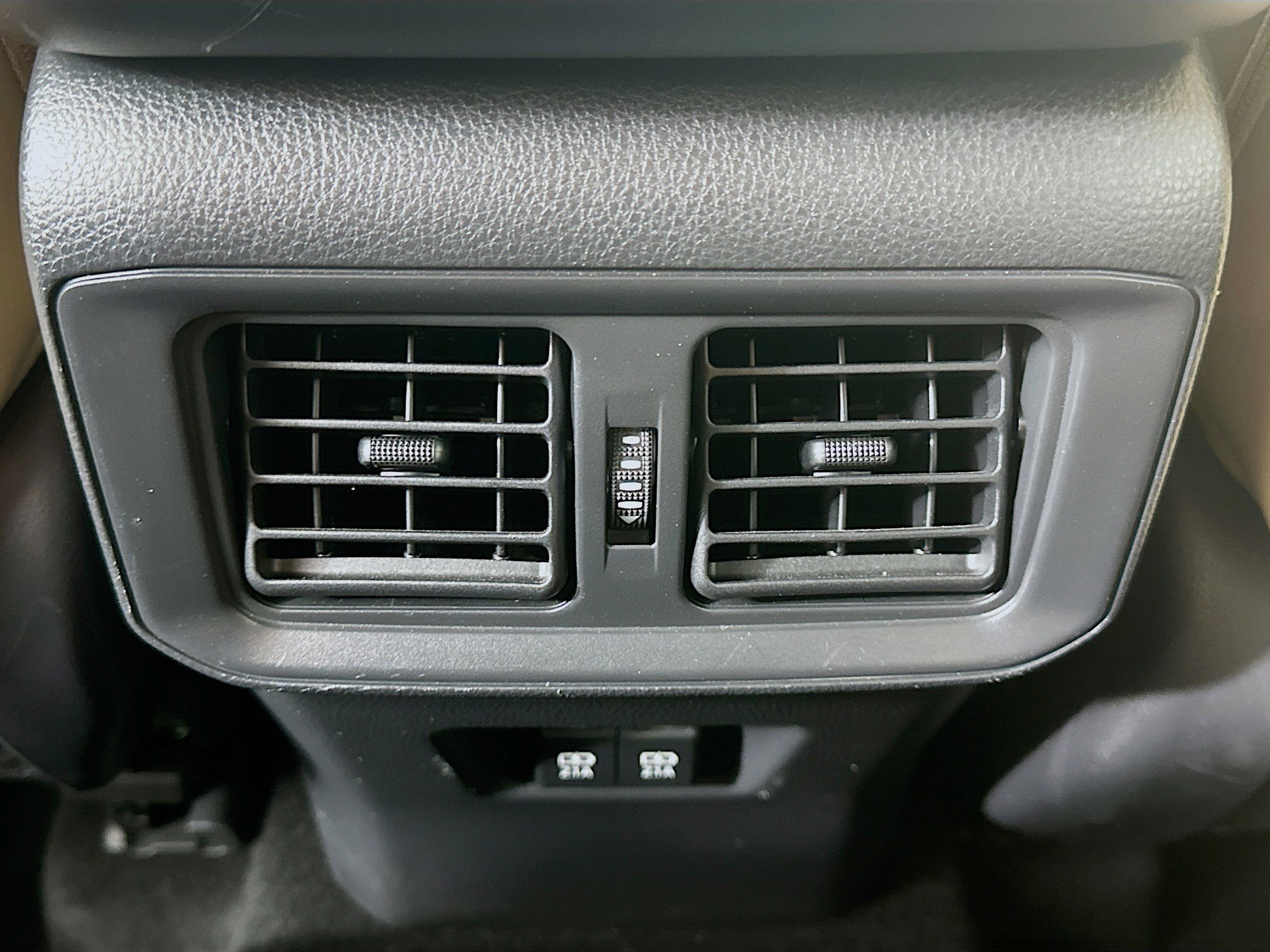 Used 2019 Toyota RAV4 Limited image 28