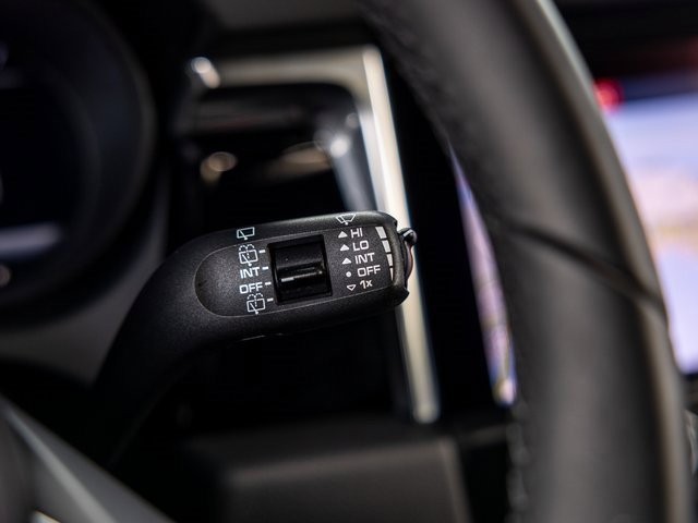 Certified 2025 Porsche Macan image 50