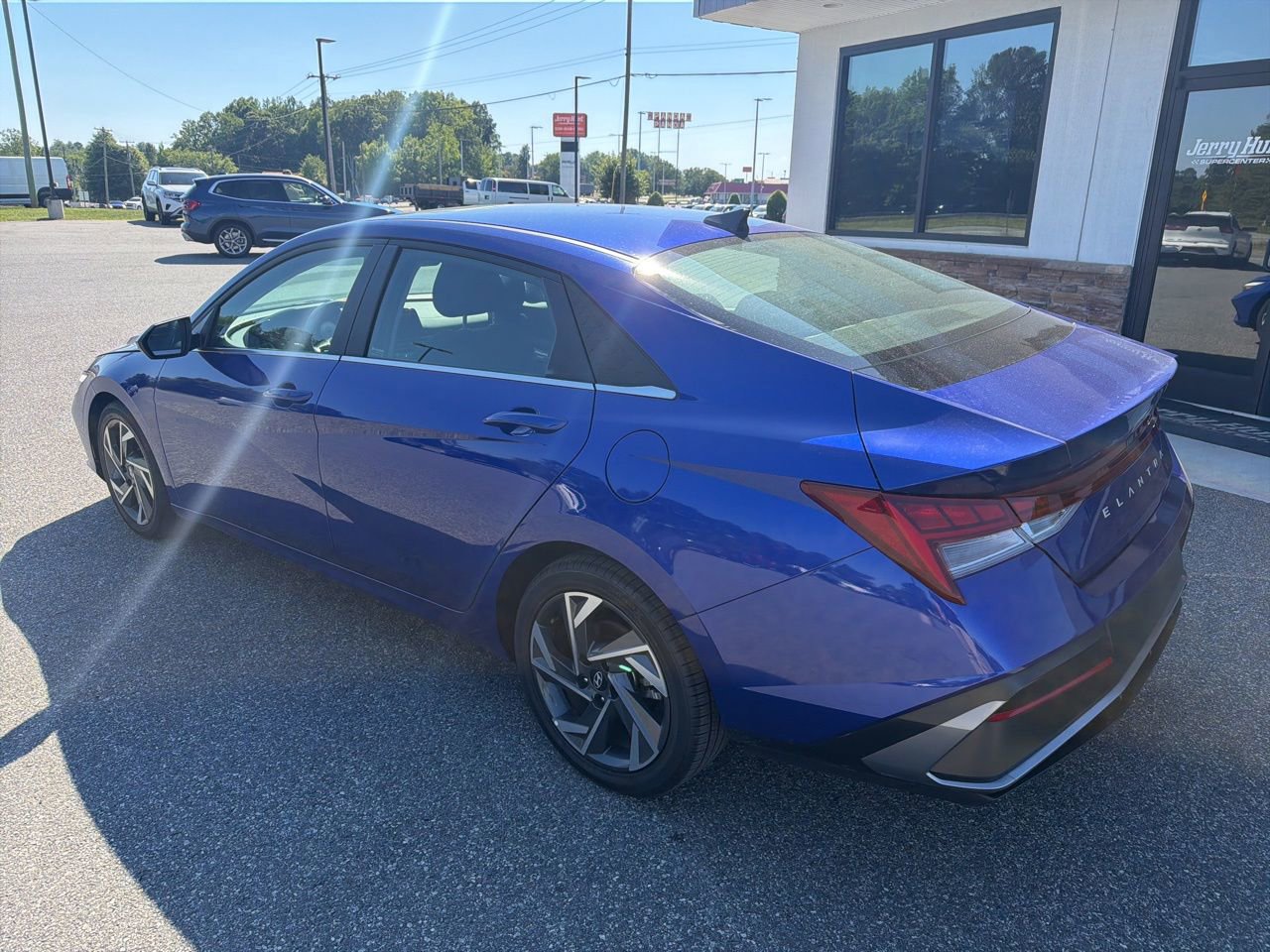 Used 2024 Hyundai Elantra SEL w/ Convenience Package FWD image 6