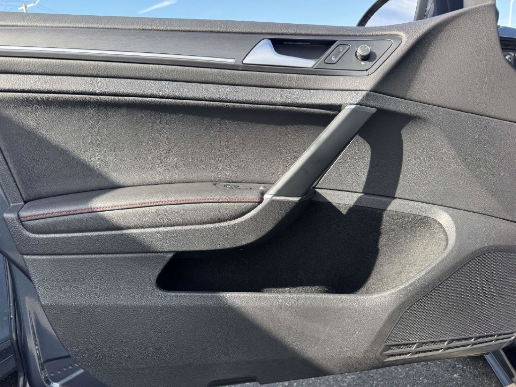 Used 2018 Volkswagen GTI Autobahn FWD image 16
