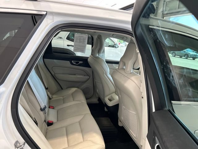 Used 2018 Volvo XC60 T6 Momentum w/ Vision Package AWD/4WD image 17