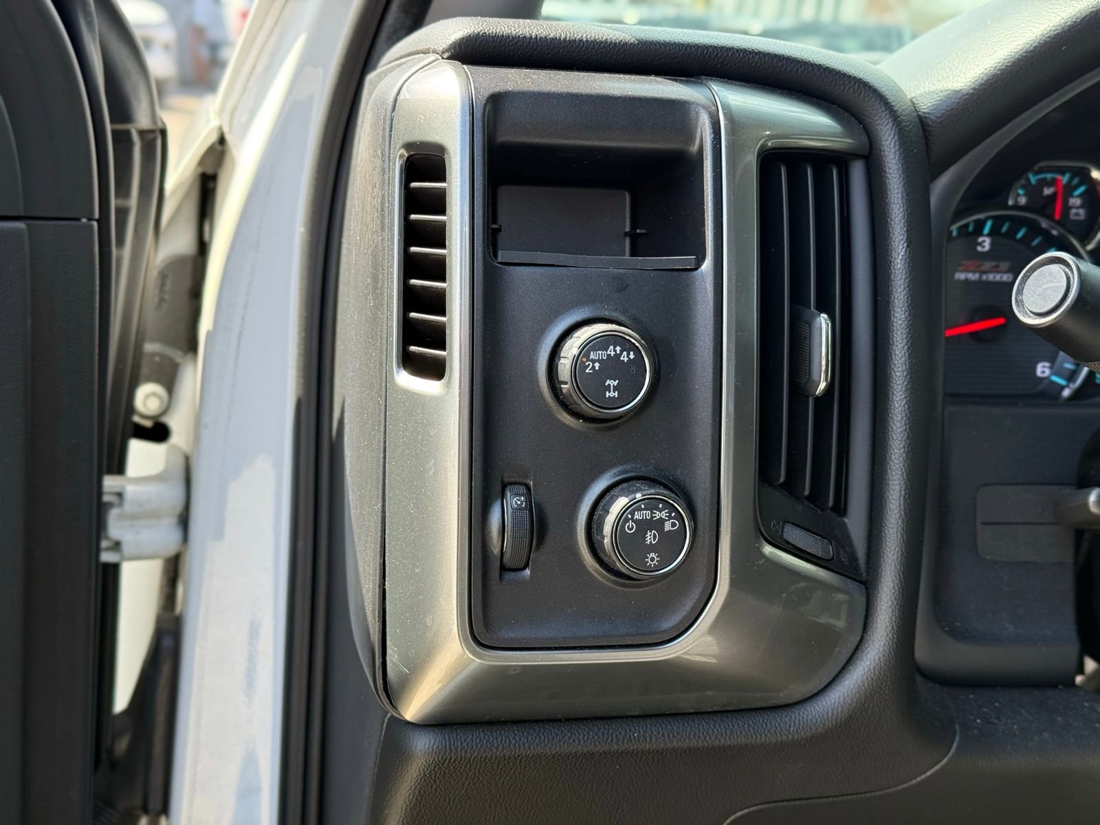 Used 2018 Chevrolet Silverado 1500 LT w/ All Star Edition AWD/4WD image 25