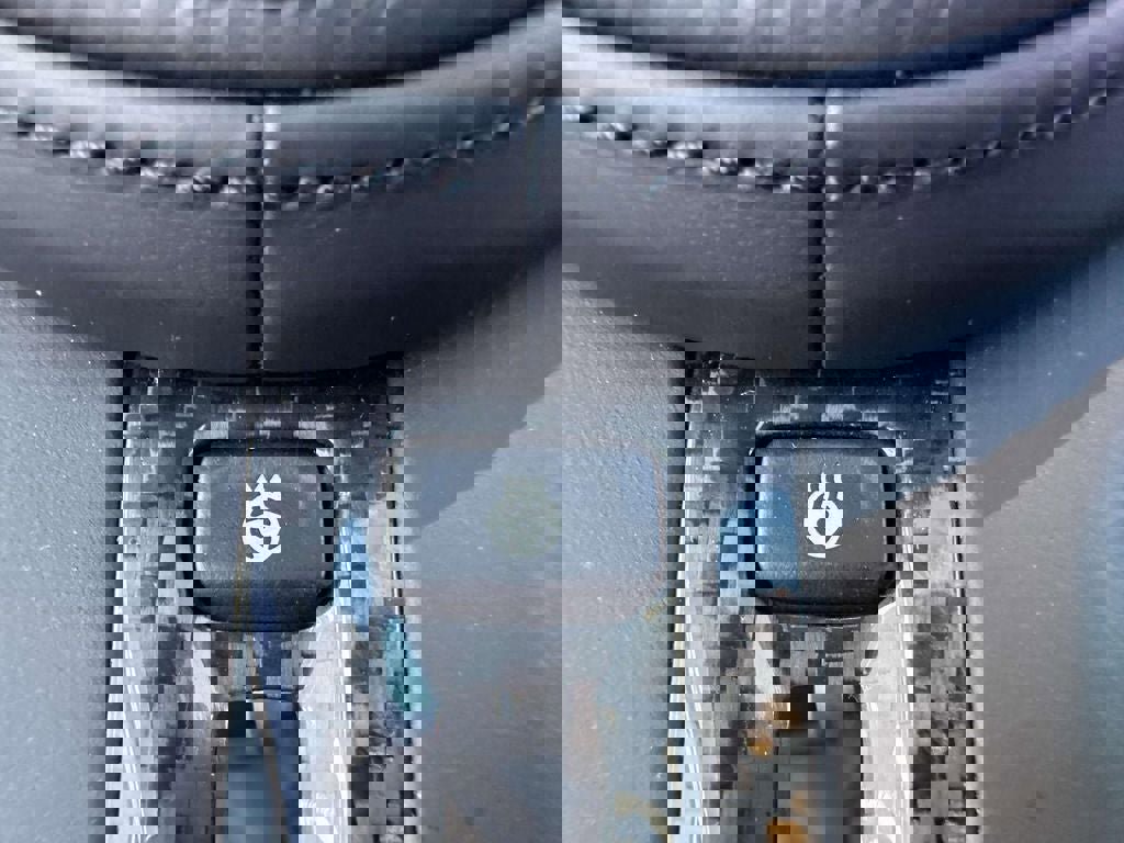 Used 2023 BMW M2 w/ Lighting Package RWD image 32