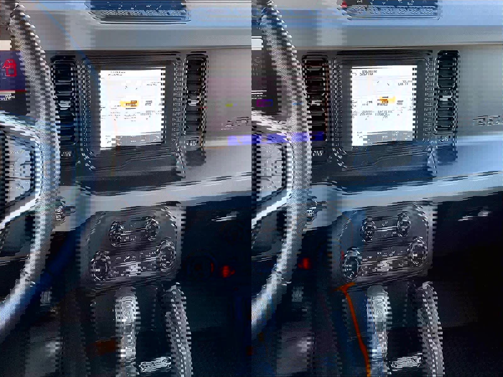 Used 2023 Ford Bronco Badlands image 18