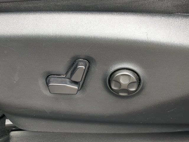 Used 2025 Chrysler Pacifica Limited FWD image 23