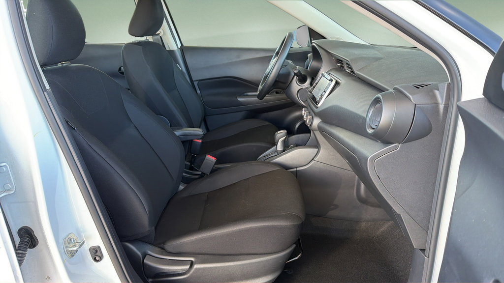 Certified 2025 Nissan Kicks Play S FWD image 11