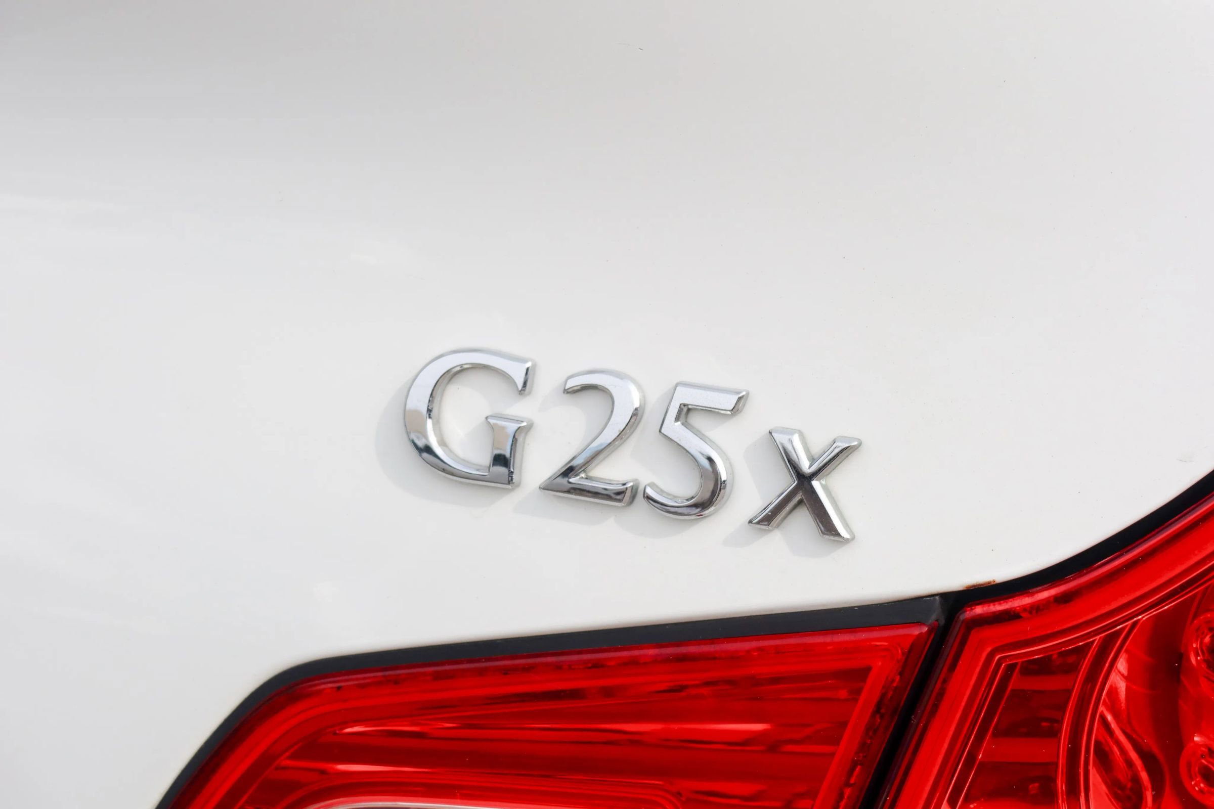 Used 2011 INFINITI G25 x w/ Moonroof Pkg image 8
