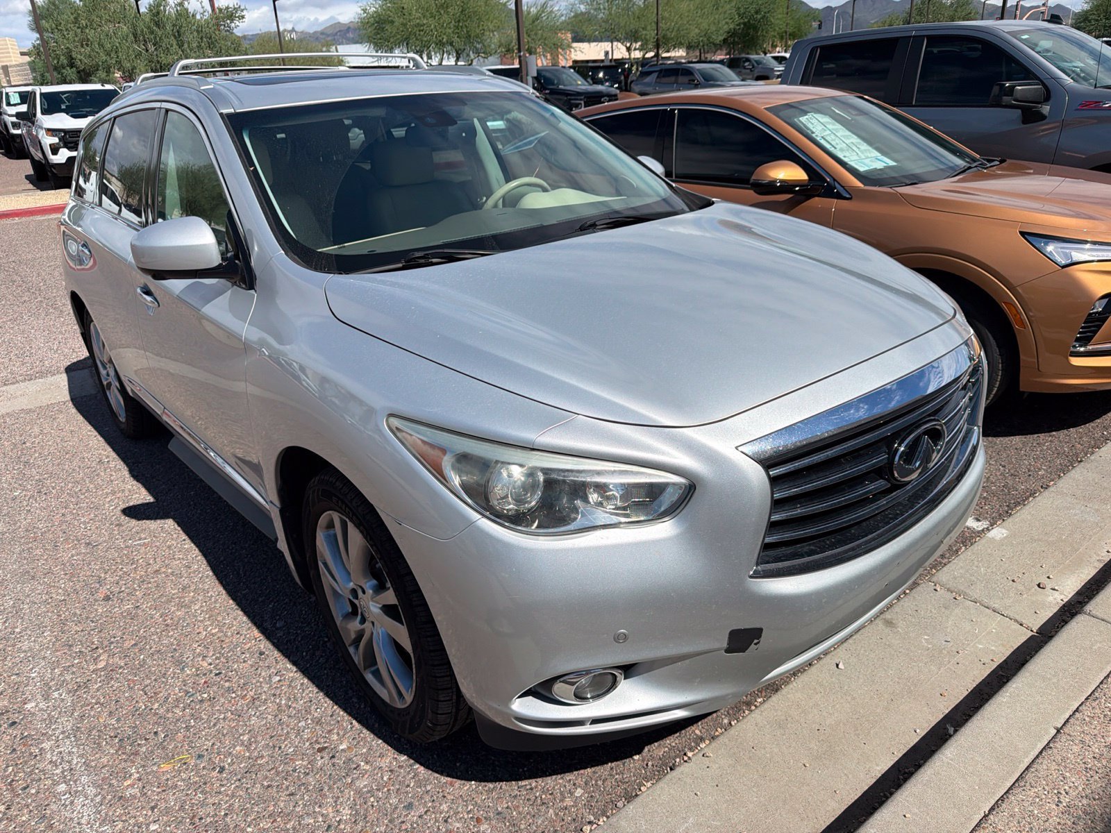 Used 2013 INFINITI JX35 AWD w/ Premium Pkg image 5