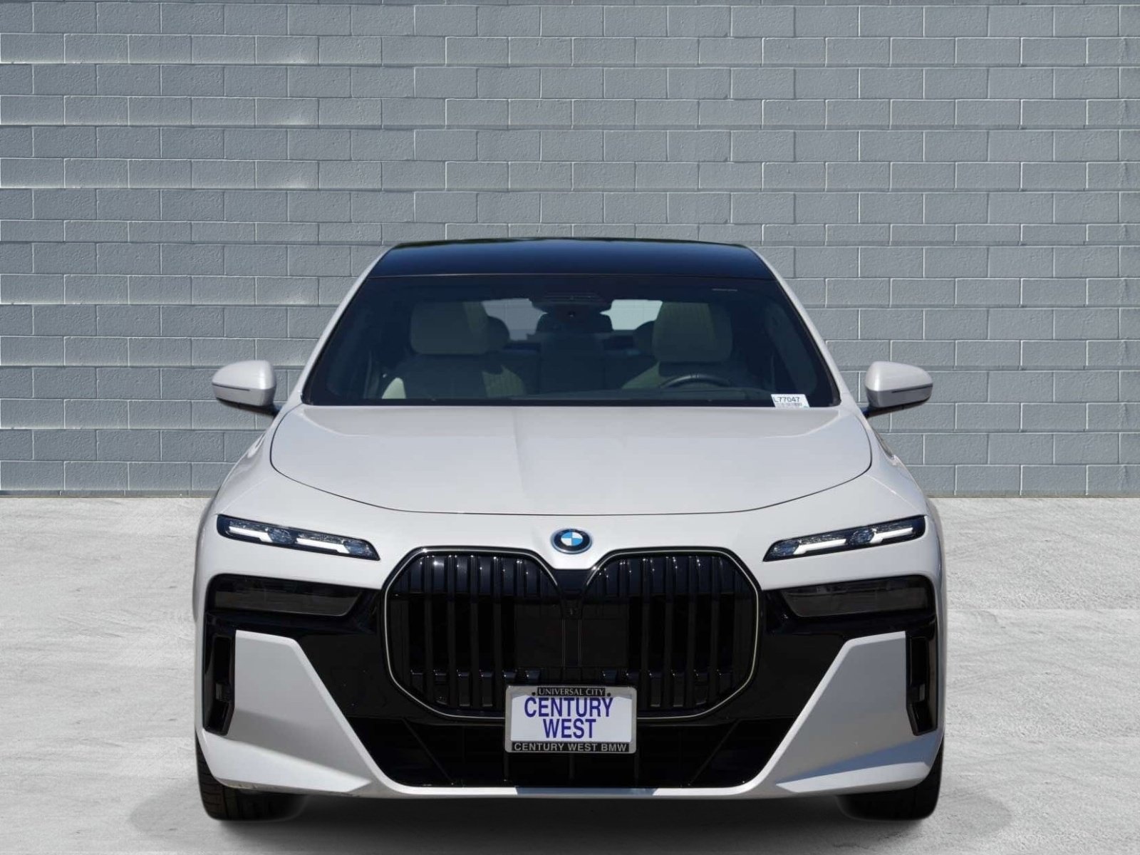 Used 2026 BMW 750e xDrive w/ Executive Package AWD/4WD image 2