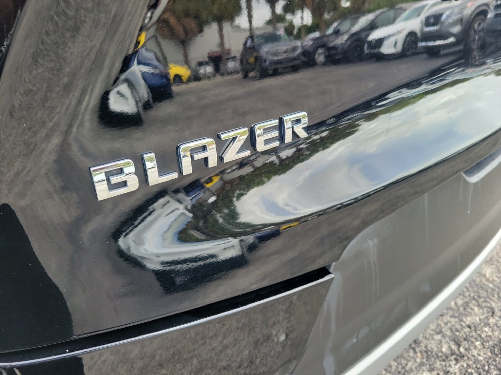 Used 2025 Chevrolet Blazer LT FWD image 9
