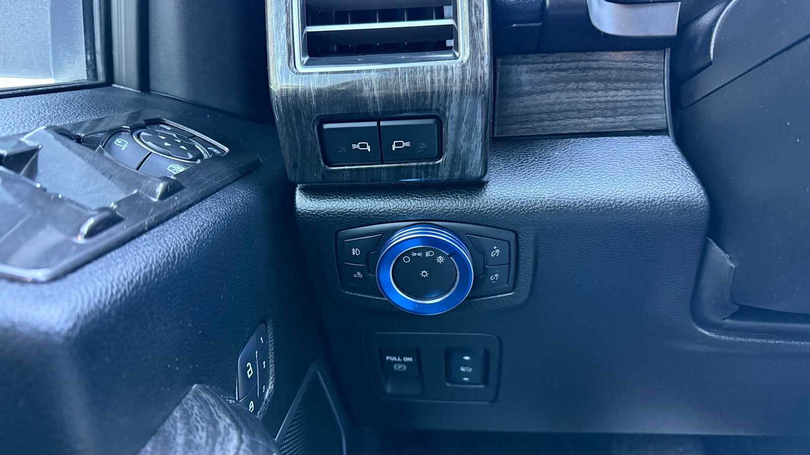 Used 2018 Ford F150 Limited w/ Trailer Tow Package image 14