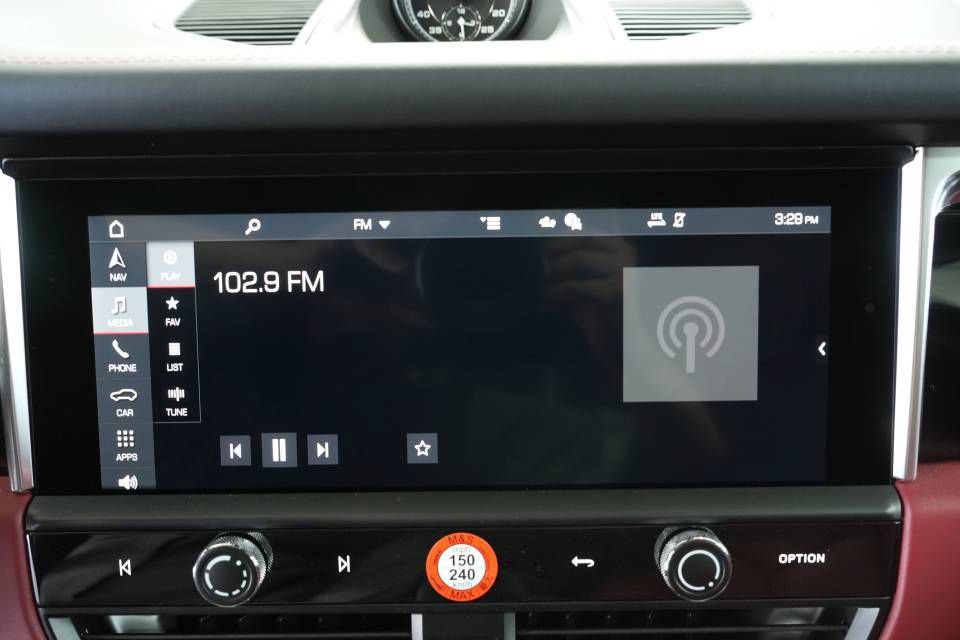 Certified 2025 Porsche Macan Turbo AWD/4WD image 18
