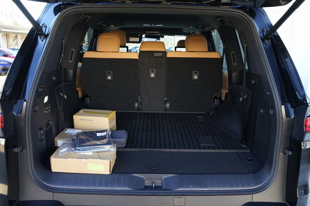 Used 2026 Lexus LX 600 4WD w/ Appearance Package image 36