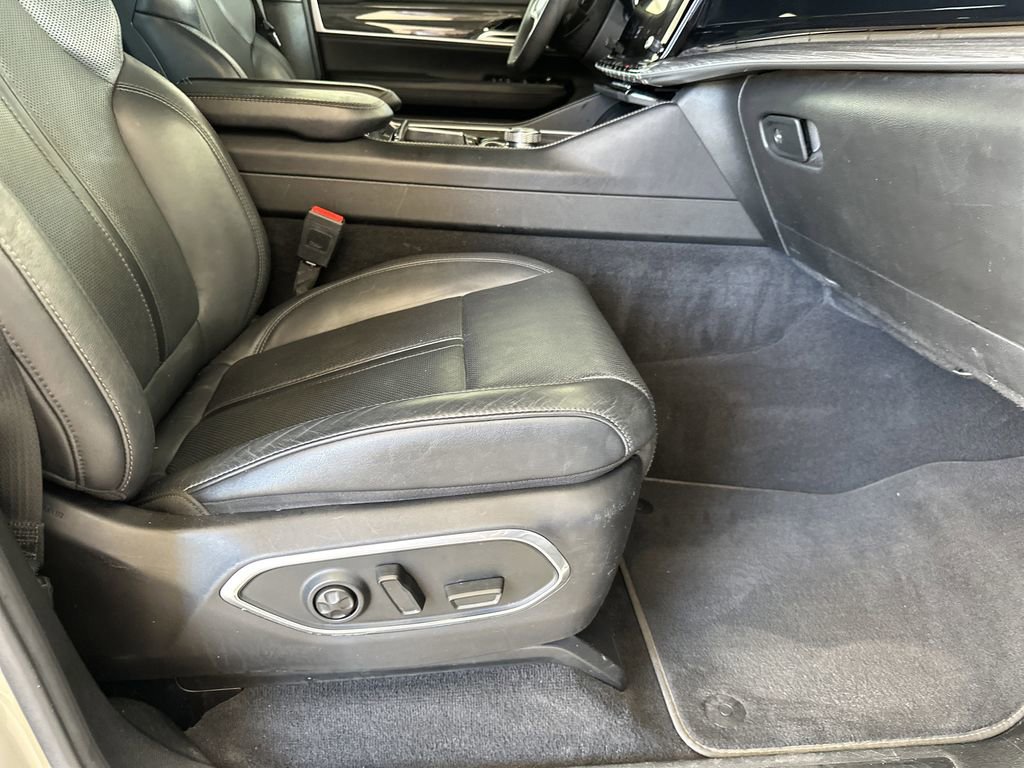 Used 2022 Jeep Wagoneer Series II w/ Premium Group I AWD/4WD image 43