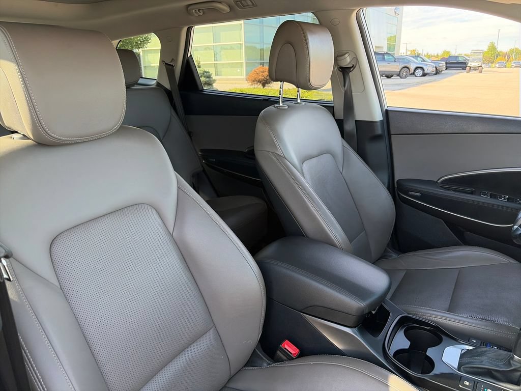 Used 2017 Hyundai Santa Fe AWD image 12