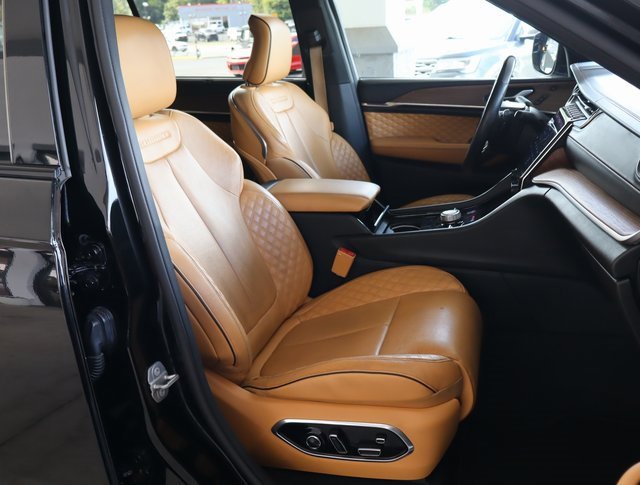 Used 2021 Jeep Grand Cherokee L Summit w/ Luxury Tech Group V image 47