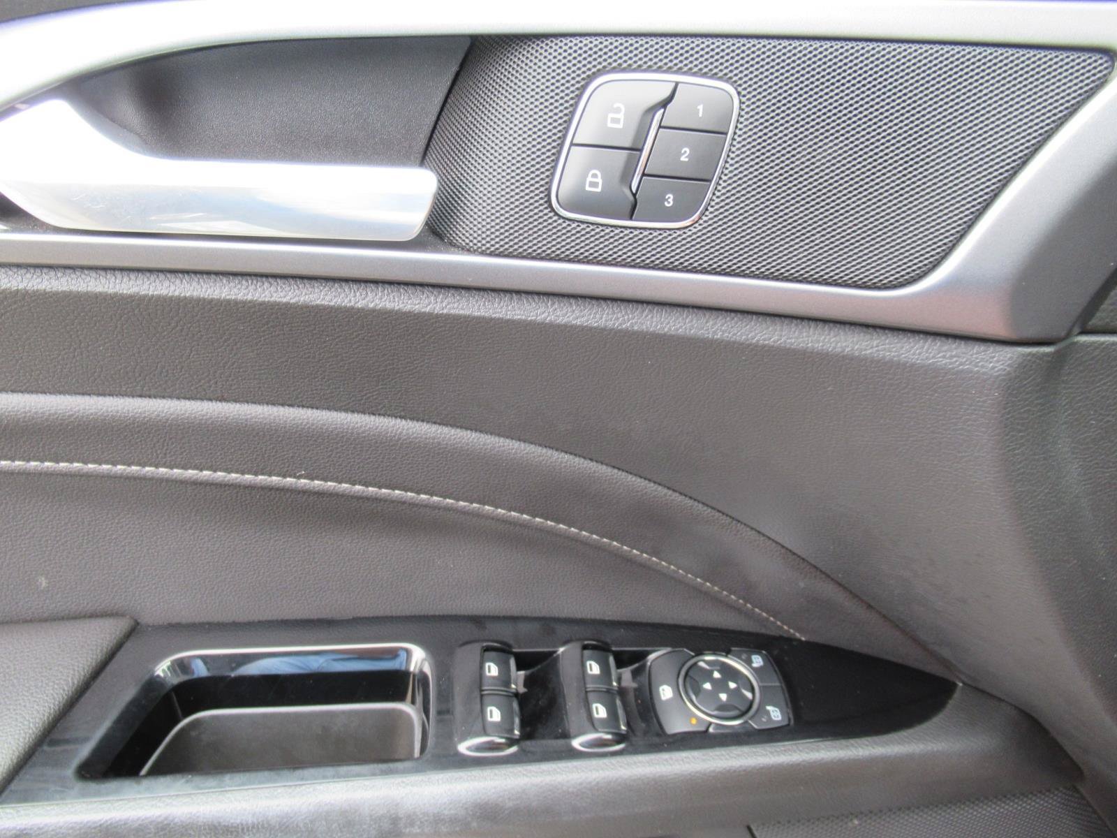Used 2013 Ford Fusion Titanium w/ Titanium Driver Assist Pkg FWD image 23