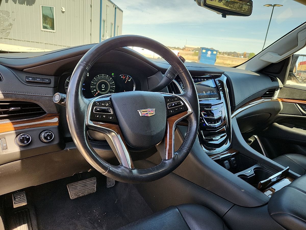Used 2020 Cadillac Escalade Luxury image 5