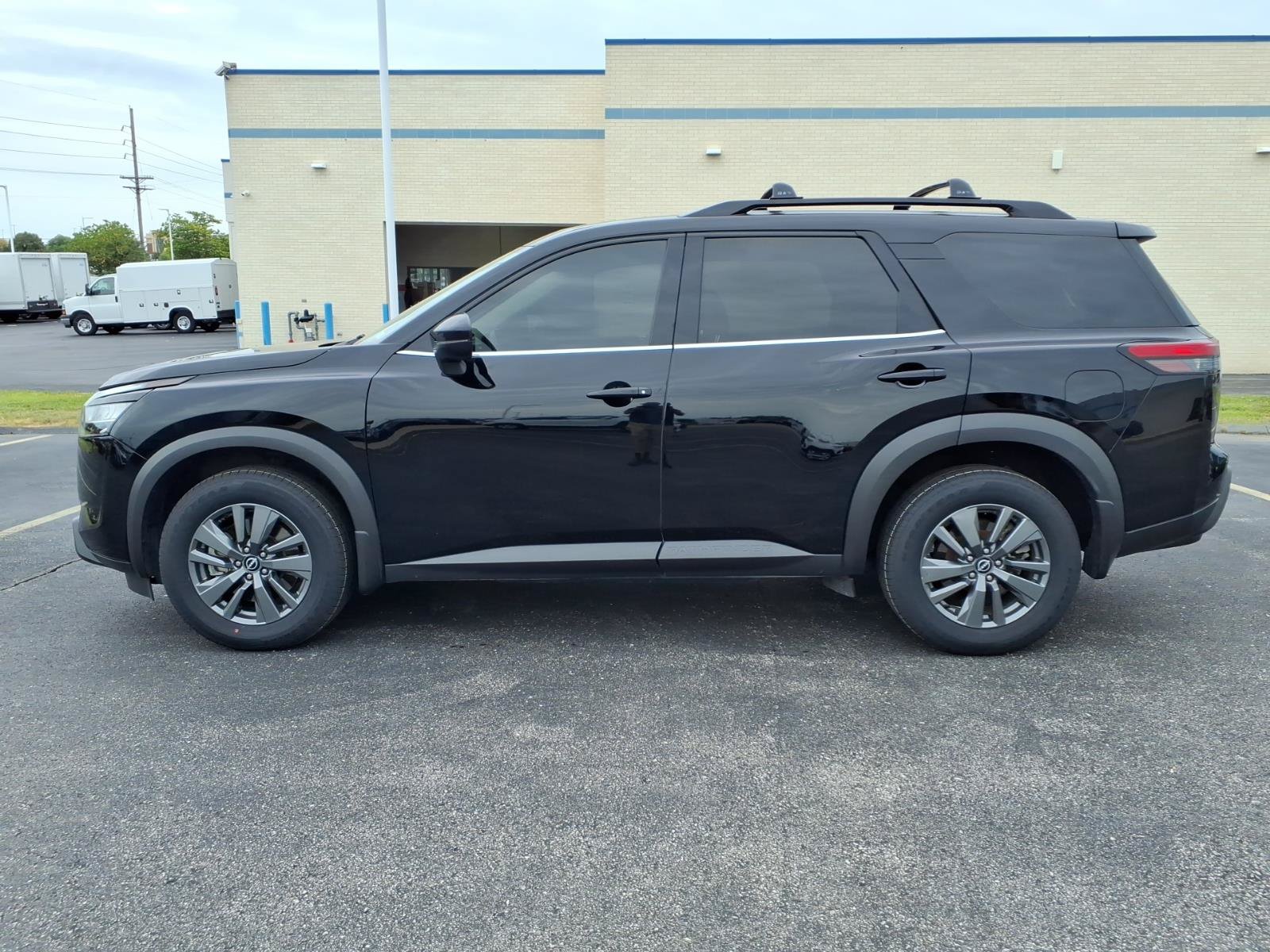 Used 2022 Nissan Pathfinder SV AWD/4WD image 4