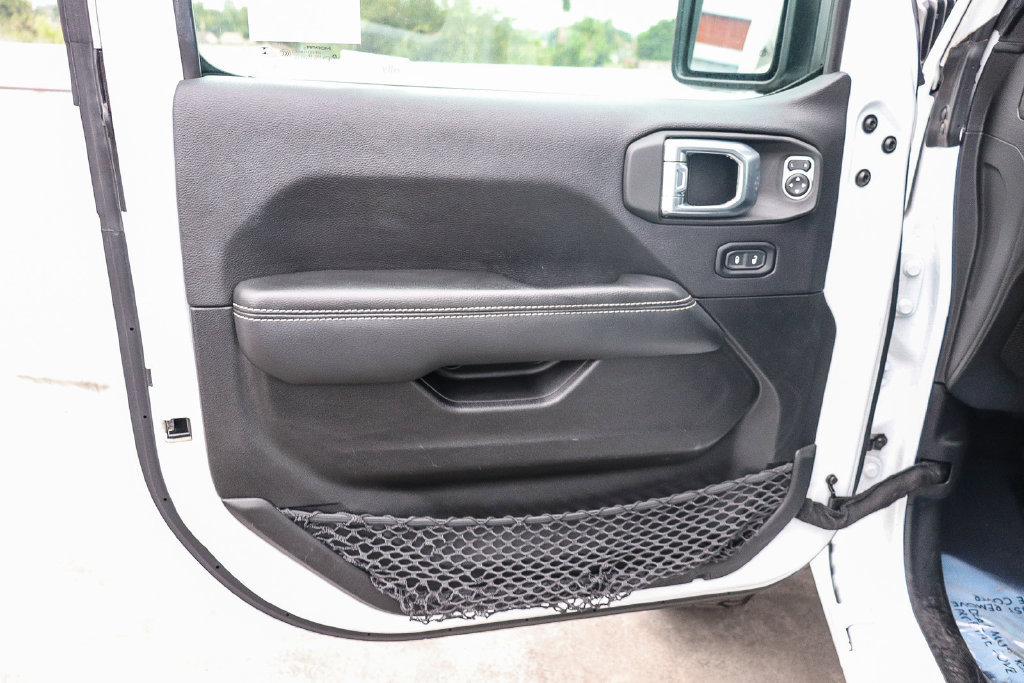 Used 2023 Jeep Wrangler Unlimited Sahara AWD/4WD image 24
