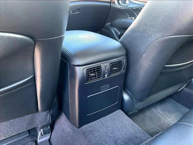 Used 2018 INFINITI Q70 Luxe RWD image 22