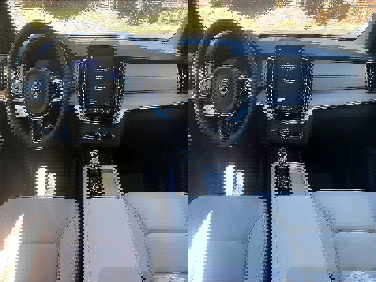 New 2026 Volvo XC90 B5 Plus w/ Protection Package Premier image 7