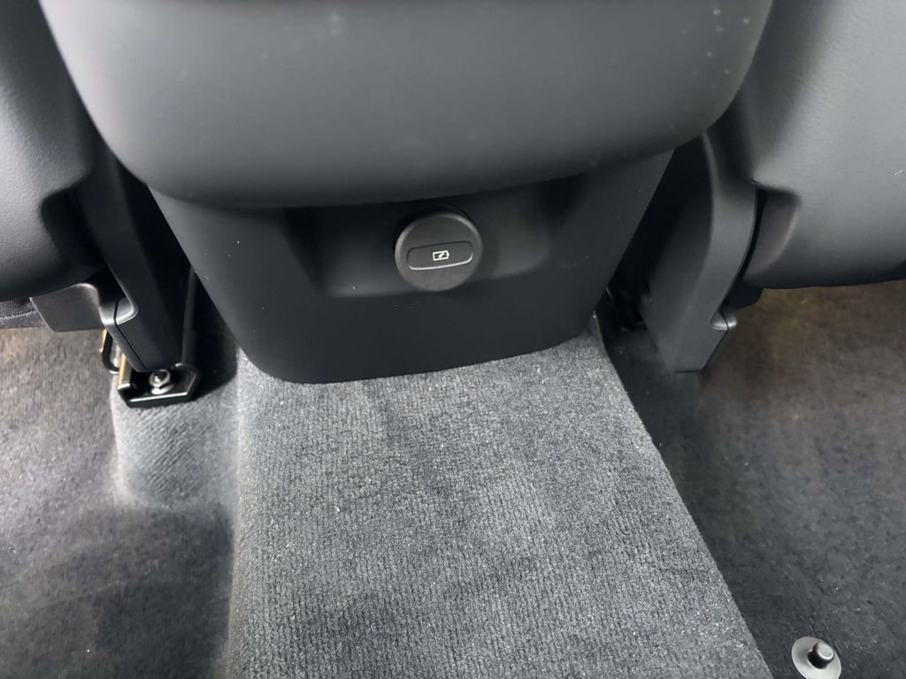 New 2026 Volvo XC60 B5 Ultra w/ Protection Package Premier image 32