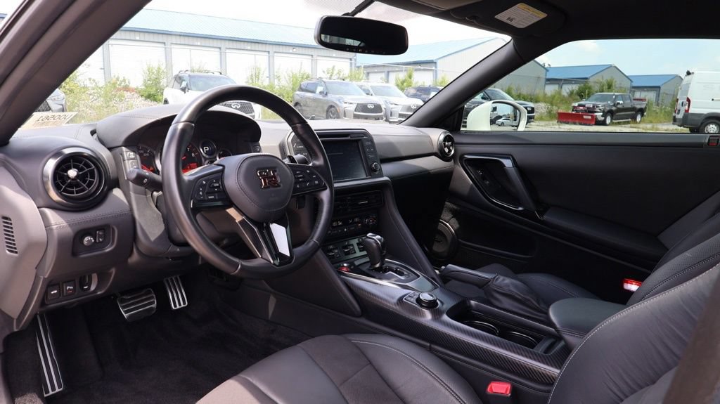 Used 2021 Nissan GT-R Premium AWD/4WD image 14