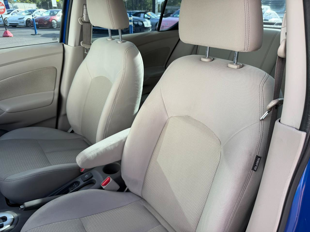 Used 2015 Nissan Versa SV FWD image 24