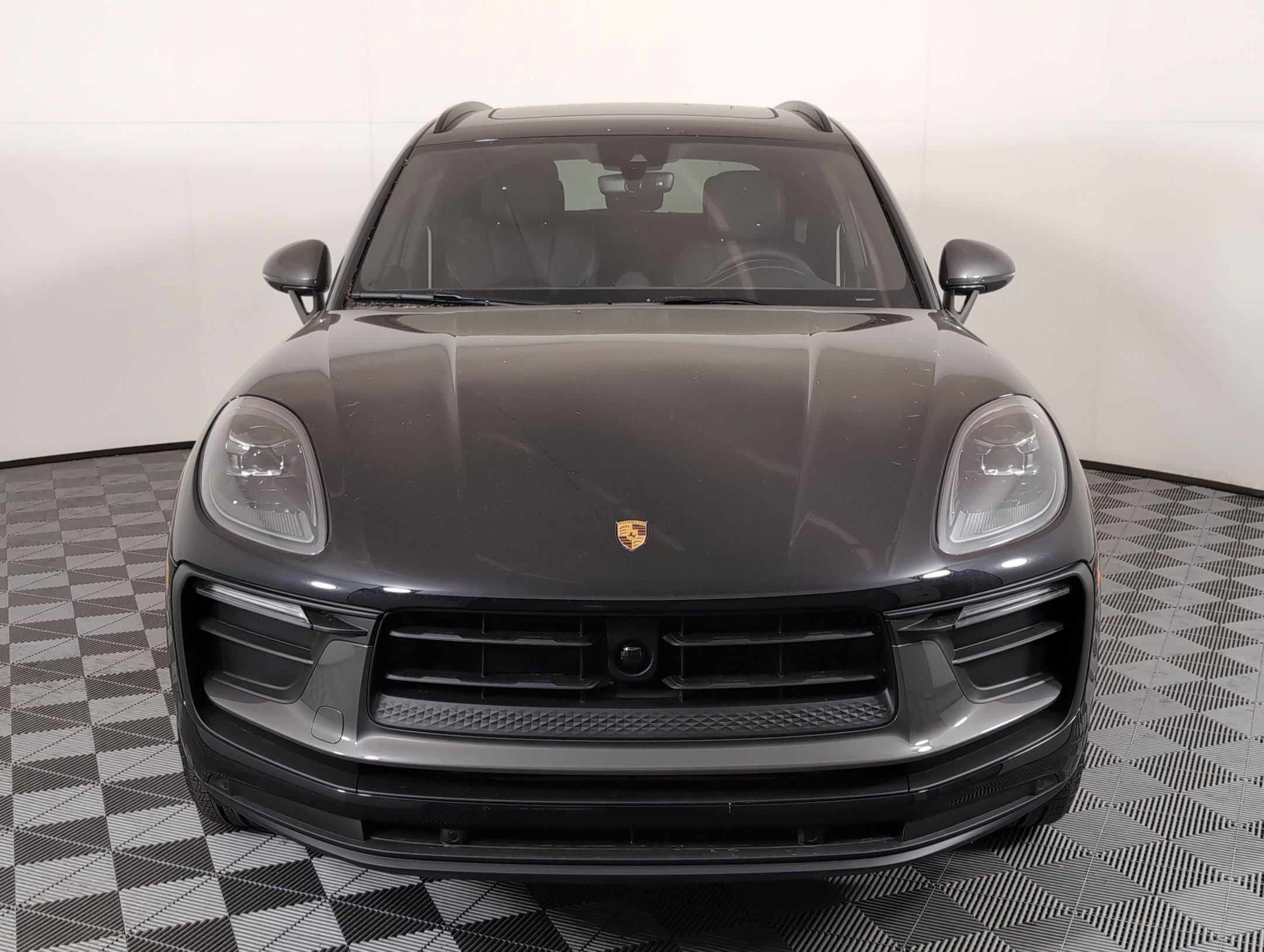 Certified 2025 Porsche Macan image 7