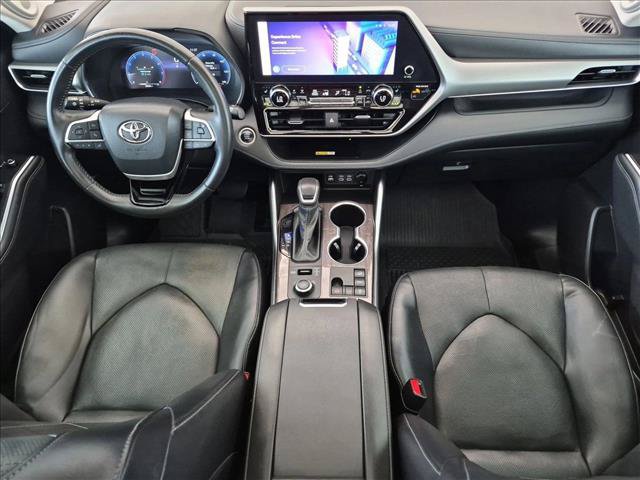 Used 2024 Toyota Highlander Platinum AWD/4WD image 19